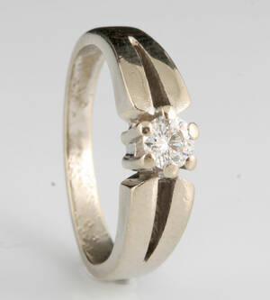 Ring in 14k set with brilliant cut diamond 0.23 ct with HRD cert. This lot has been put up for resale under the new lot no. rnrn4301019