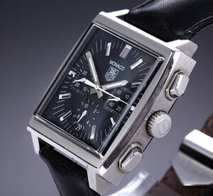 Tag Heuer Monaco Chronograph. Herreur i stål med sort skive, ca. 2010 