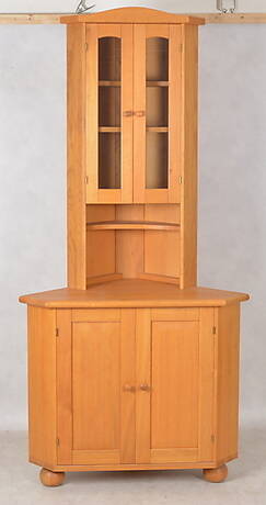 HÖRNSKÅP, ek, 1900-tal.