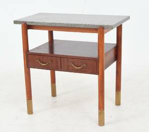 Möbel med marmorskiva