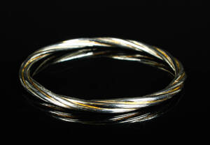 Snoet armring af massiv sterlingsølv. Vægt 34 gram