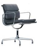 Charles Eames 1907-1978. Soft Pad armstol, Model EA-208, sort læder