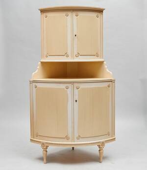 Hörnskåp, Gustaviansk stil