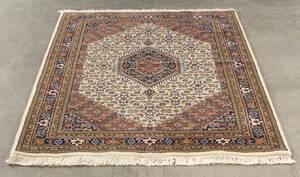 Orientalsk håndknyttet tæppe, 213x140 cm.