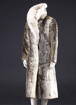 Birger Christensen. Sælskindspels m. krave af sølvræv. Str. ca. 42
