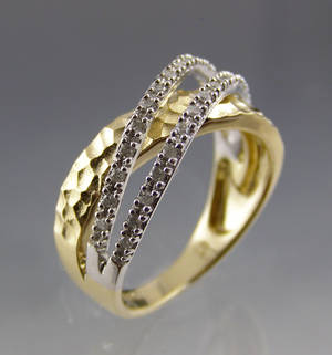 Cross over ring ca. 0.20 ct. Frit valg af ringstørrelse