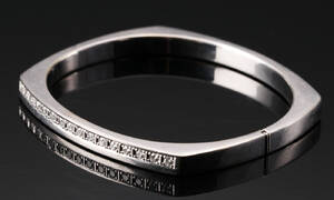 Armring i 14 kt hvidguld med brillanter, 0.80 ct.