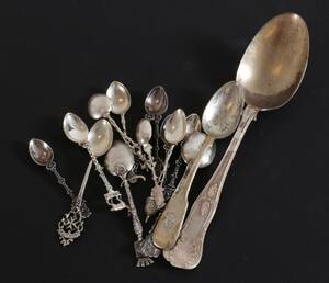 Parti silverskedar, bl.a. Ryssland