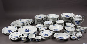 Kgl. P. Blå Blomst, kantet. Kaffe- og spisestel 92