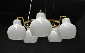 Vilhelm Lauritzen, BG ringkrone, opalglas og messing