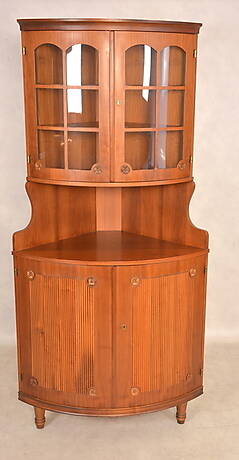 HÖRNSKÅP, gustaviansk stil, 1900-tal.