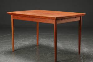 Spisebord med udtræk, teaktræ, dansk møbelproducent