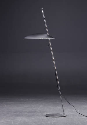 Standerlampe af forkromet stål