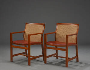 Rud Thygesen  Johnny Sørensen. Par armstole af mahogni fra Kongeserien 2