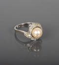 Ring, vitguld, 18K med pärla och diamanter
