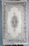 Orientalisk handknuten matta, Kirman, ca 215 x 127 cm.