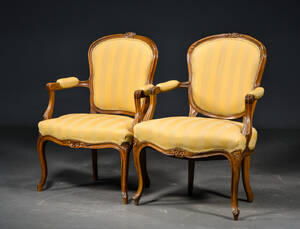 Par armstole i rokokoform, 20. årh. 2