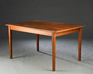 Spisebord af teaktræ med en tillægsplade. Denne vare er sat til omsalg under nyt varenummer 4699300