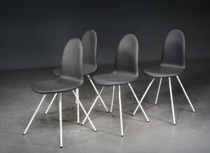 Arne Jacobsen. Fire stole, Tungen 4