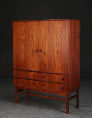Dækketøjsskab af palisander, dansk møbelproducent Denne vare er sat til omsalg under nyt varenummer 4112073