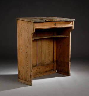 Skrivepult af afsyret fyrretræ, ca. 1900