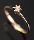 Ring udført af 14 kt guld med brillant ca. 0.10 ct.