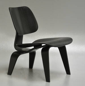 Charles Eames. LCW, lounge hvilestol i sortlaseret ask