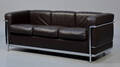 Le Corbusier. LC3 Fritstående tre-personers sofa  Denne vare er sat til omsalg under nyt varenummer 4106220