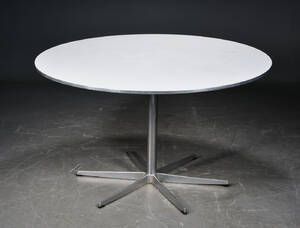Arne Jacobsen. Cirkulært spisebord