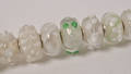 20 Charlotte Borgen beads i klare og hvide nuancer 20