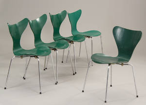 Arne Jacobsen 1902-1971 Sæt på fire stole model 3108, grøn samt Syveren. Stol. Model 3107. 5