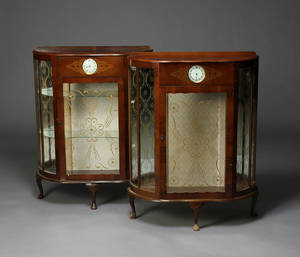 Par engelske vitrineskabe 2