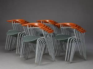 En samling på 24 stabelstole med stel af grålakeret metal, 24.