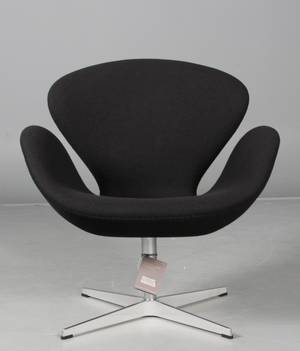 Arne Jacobsen 1902 - 1971. Svanen. Hvilestol, model 3320, sort tonus