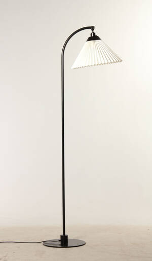 Flemming Agger for Le Klint. Gulvlampe, model 368