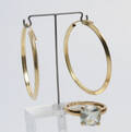 Ring med peridot og par creoler af 14 kt. guld  Denne vare er sat til omsalg under nyt varenummer 4118651