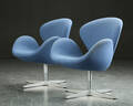 Arne Jacobsen. To lænestole, Svanen, model 3320 2 