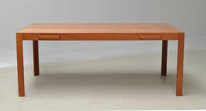 Rud Thygesen og Johnny Sørensen. Fritstående skrivebord i mahogni