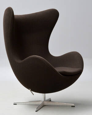 Arne Jacobsen. Lænestol Ægget brun tonus