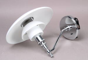 Poul Henningsen. PH 32 Akademi væglampe