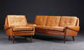Dansk møbelproducent. Trepers. sofa samt lænestol, læder 2