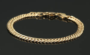 Armband af guld 14 kt, pansermønster. 13,4 gr.