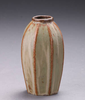 Arne Bang. Vase af stentøj nr. 86