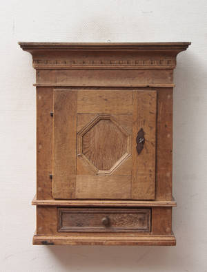 Hængeskab i egetræ 1800