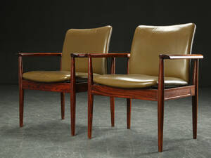 Finn Juhl. Diplomat serien. Par armstole af palisander, Diplomatserien 2