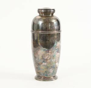 Shaker i nysilver, C.G.Hallberg, Stockholm, 1900-talets första hälft