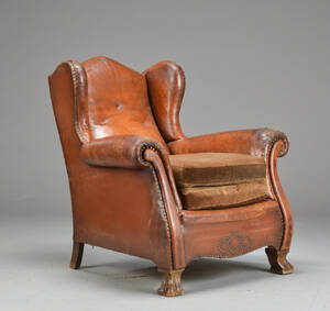 Øreklapstol, brunt læder.
