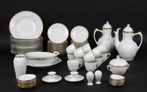 Bing  Grøndahl. Hartmann service af porcelæn med guldkant 73