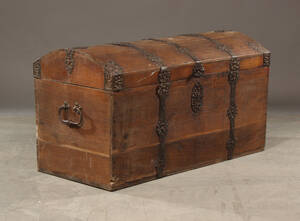 Egetræskiste med buet låg  Denne vare er sat til omsalg under nyt varenummer 4214525