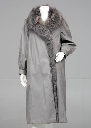 Goldstein. Poplinfrakke mel pelsfor str. 44.